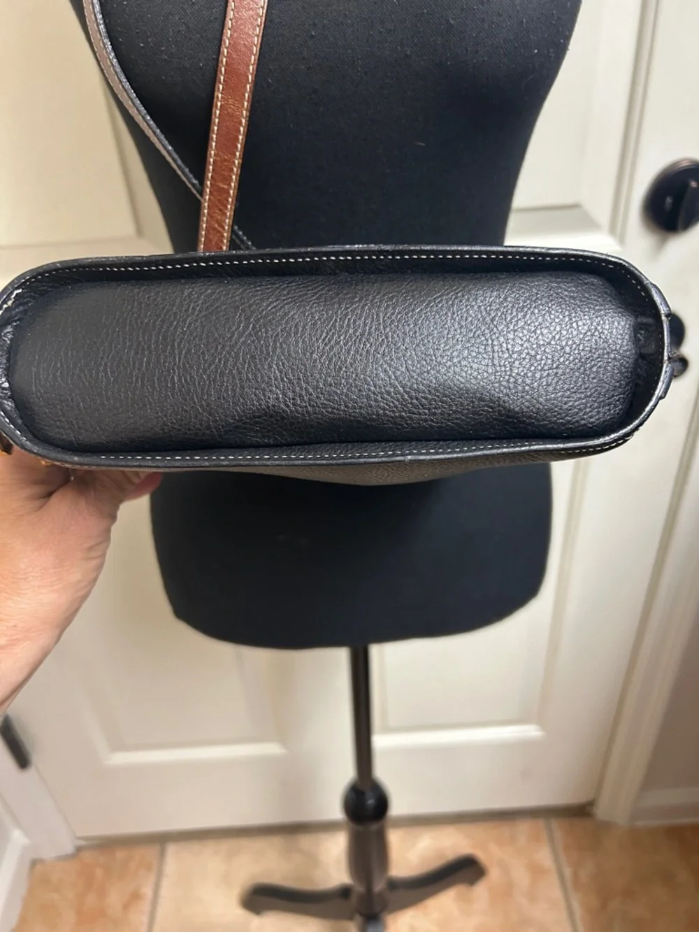 Bally vintage-style crossbody bag in pebble leather shoulder bag.